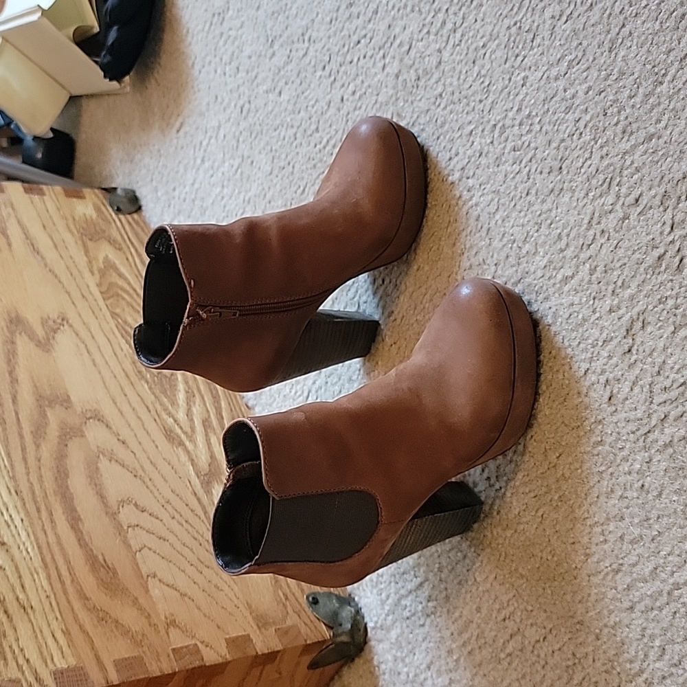 Steve Madden brown boots